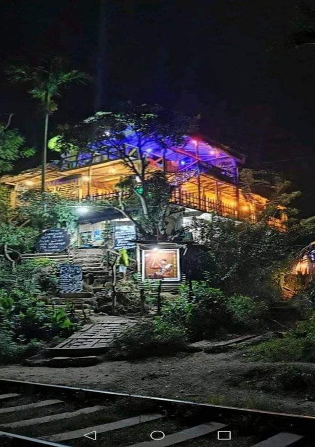 Tree House Cafe Ella Hostel Buitenkant foto
